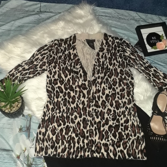 Leopard print cardigan-NWOT - Picture 2 of 4